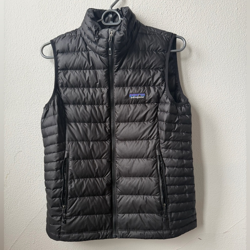 Patagonia Black Puffer Vest - women’s small